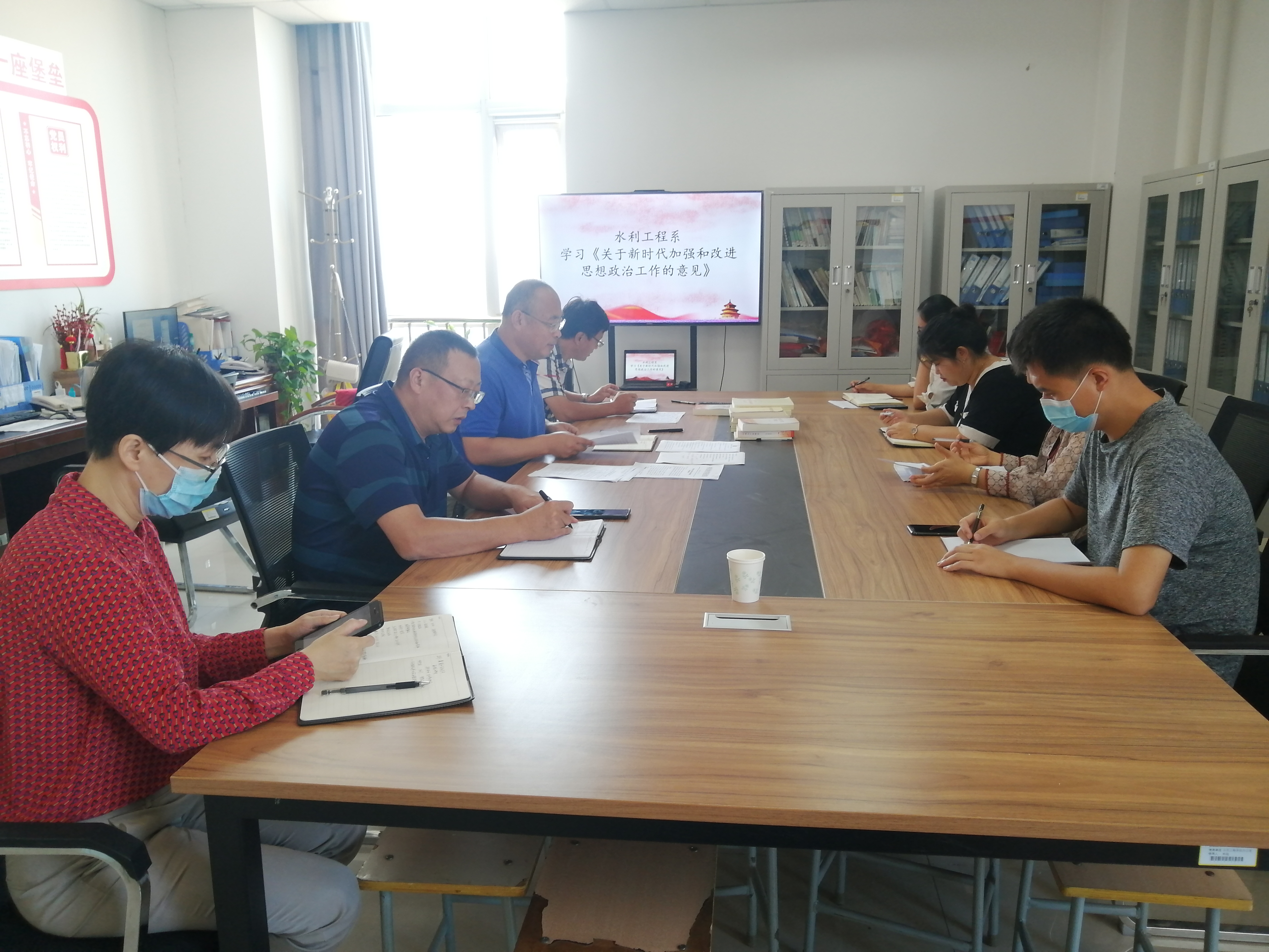总支学习.jpg 总支学习.jpg